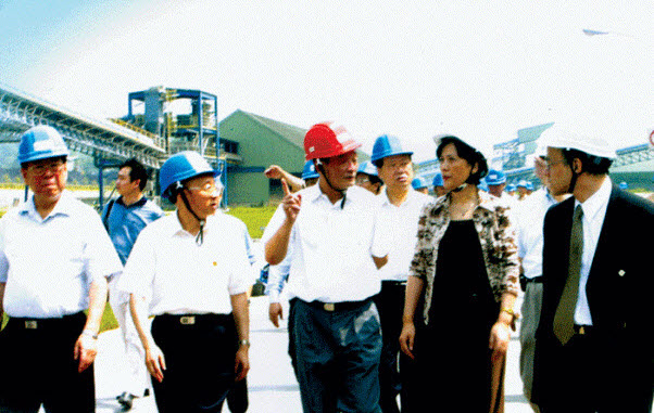 2002年吳邦國(guó)委員長(zhǎng)視察工